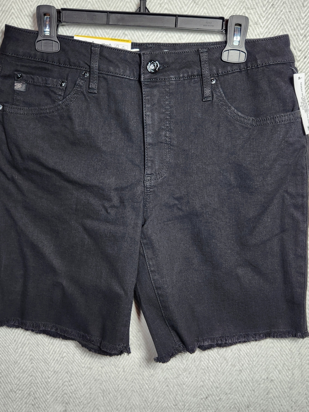Seven 7 Bermuda Mid Rise Black Denim Shorts Womens 8 Relaxed Fit Fray Hem